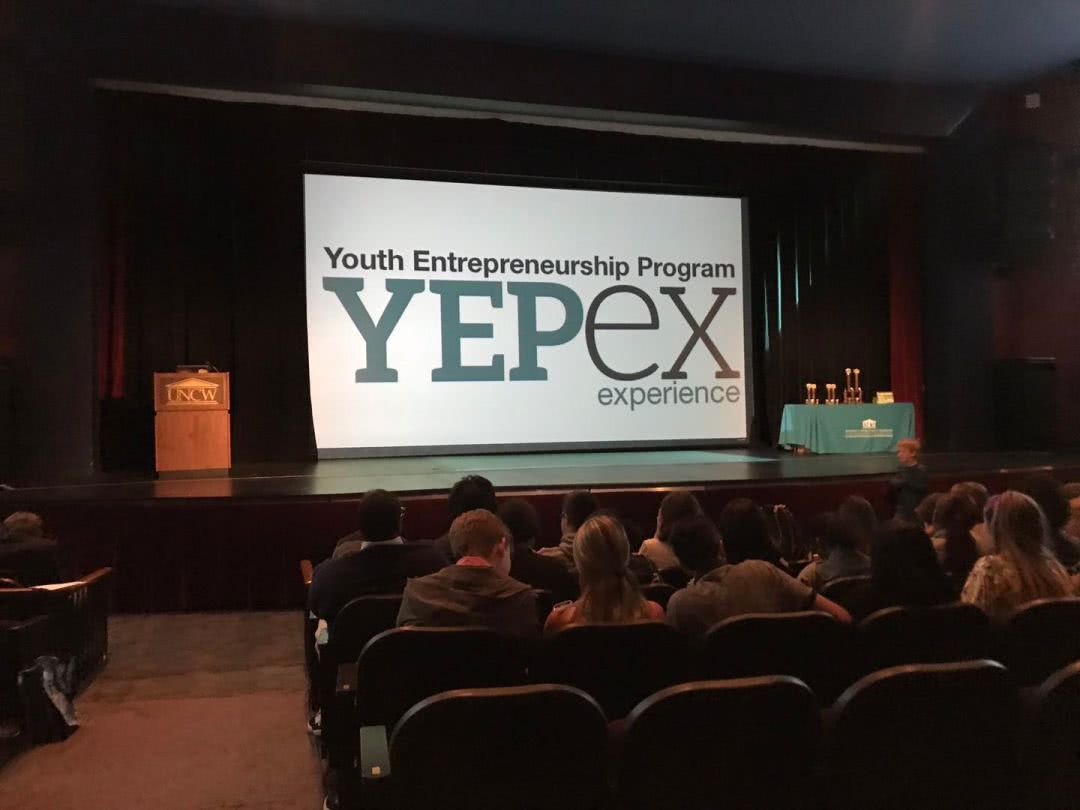 荣获美国YEPex高中生创新与创业大赛第一名的学生跟我讲了什么?