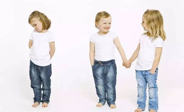 孩子孤僻不会交朋友怎么办,孩子孤僻不合群的教育