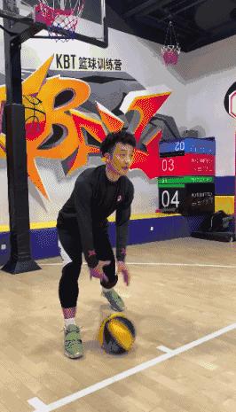 kbt艾弗森crossover教学,kbt艾弗森的招牌动作