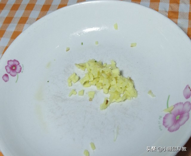 凉拌火腿怎么调的好吃,凉拌菜里的素火腿是怎么做的