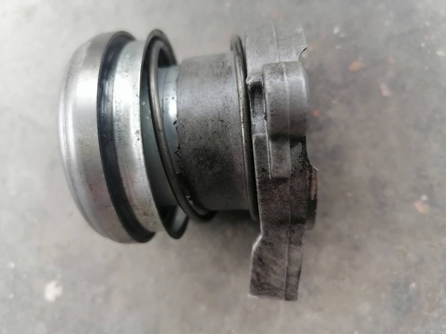 科鲁兹换了离合分泵挂挡不会走,科鲁兹分离轴承老是泄压怎么回事