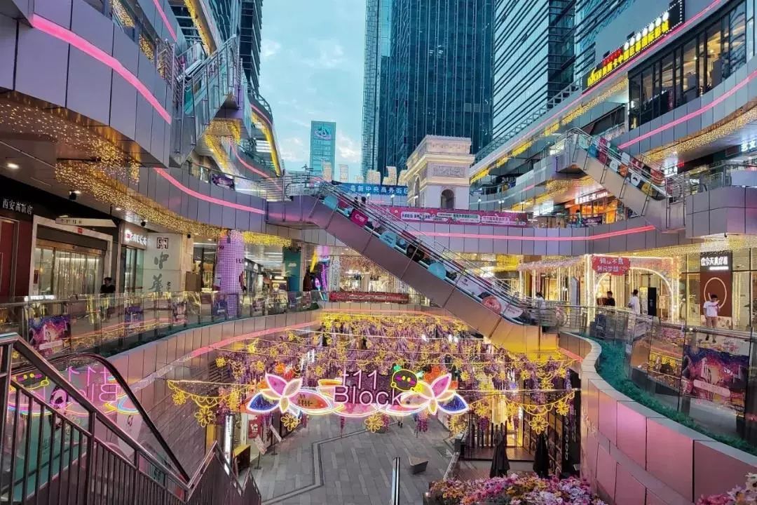 西安赛格品牌大升级!瑞幸和COACH做邻居,西安商业8月迷幻现实