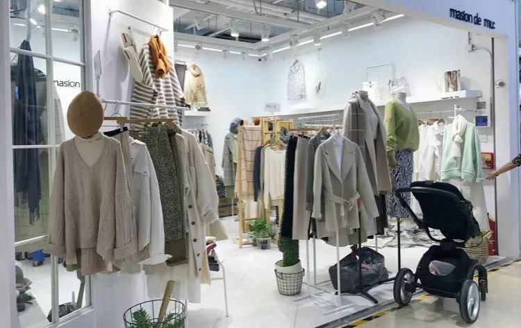 年营业额过亿的廉价批发市场，代购手里一半的假包都来自这里