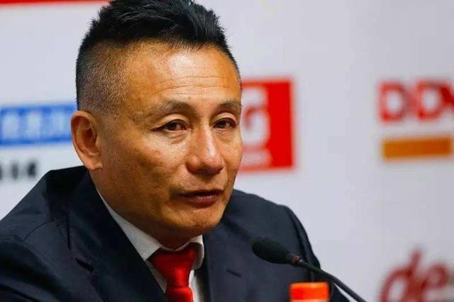 中国唯一足球先生,中国获得世界足球先生提名的是