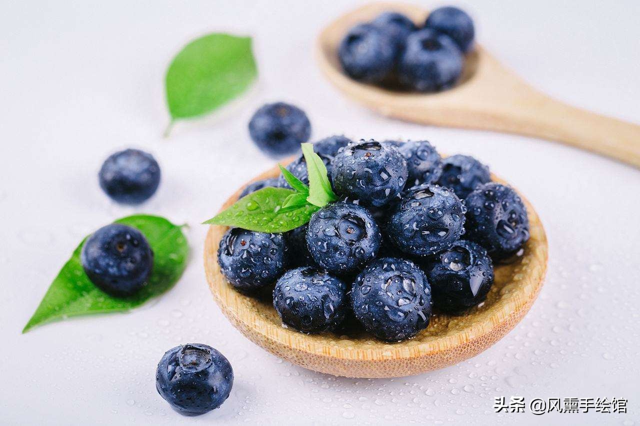 用彩铅画三角形蓝莓蛋糕,蓝莓蛋挞彩铅怎么画甜品