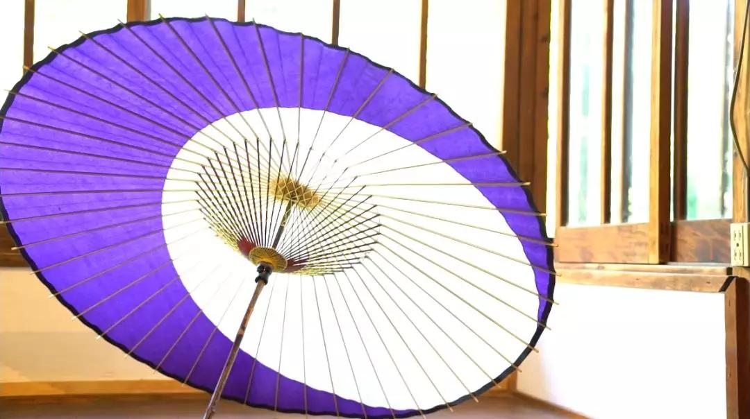 为英伦女神而生，20万日元一把的“樱和伞”，发售一小时就被抢光