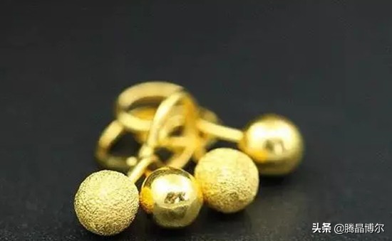 黄金首饰发白的原因终于有答案了,佩戴黄金首饰为什么突然发白