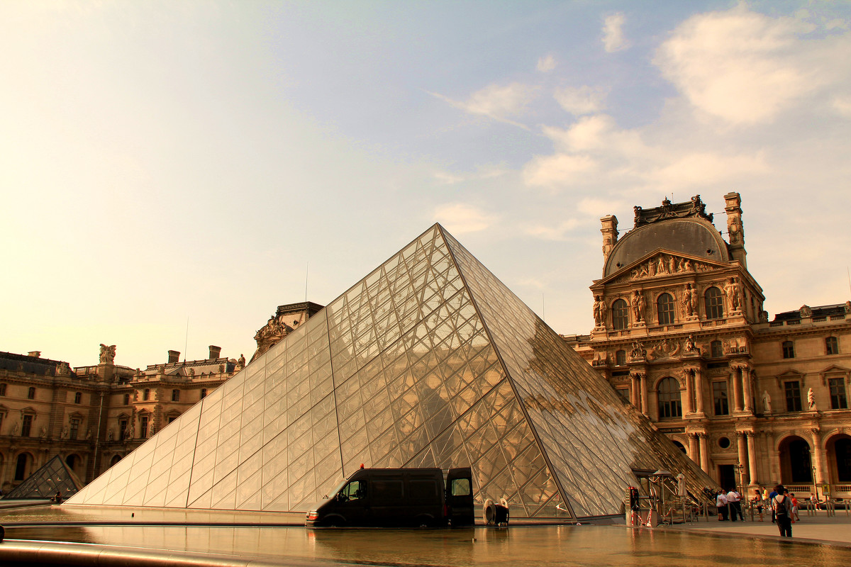 研究埃及金字塔方面的书,研究金字塔结构的专家