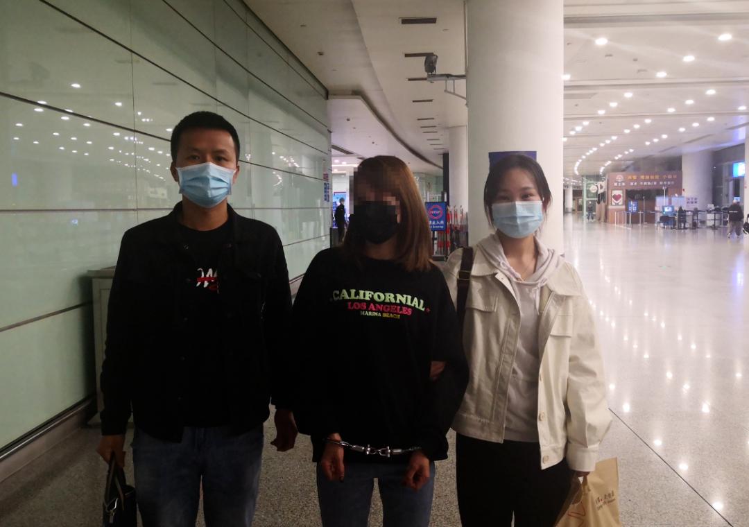 鍦ㄧ紖鍖楄鏆存墦鐢靛嚮,鍦ㄧ紖鍖楄鐢靛嚮鏆存墦鐨勪汉