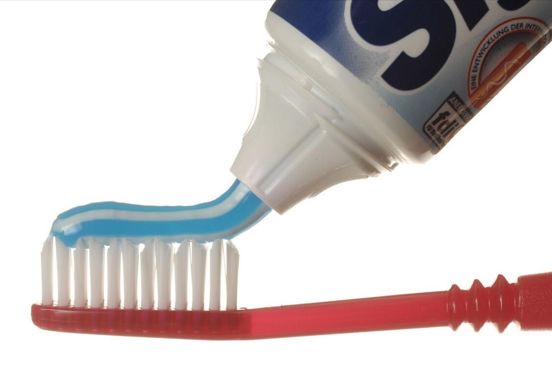 衣服的油渍去除自制小妙招,洗洁精去除衣服油渍小妙招