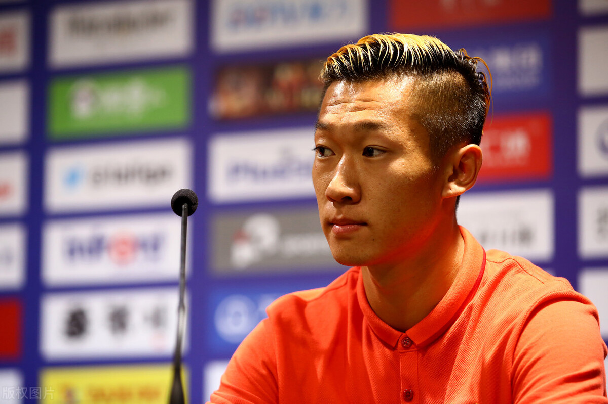 李铁在与阿曼一战中荒谬的换人，让我们看到了中国足球的底色