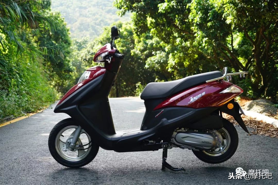 新大洲本田ns125d对比本田喜鲨125,五羊本田喜鲨125对比新大洲ns125d