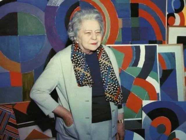 她亲眼看着自己的画作挂进卢浮宫,这位“时尚先锋”不输香奈儿