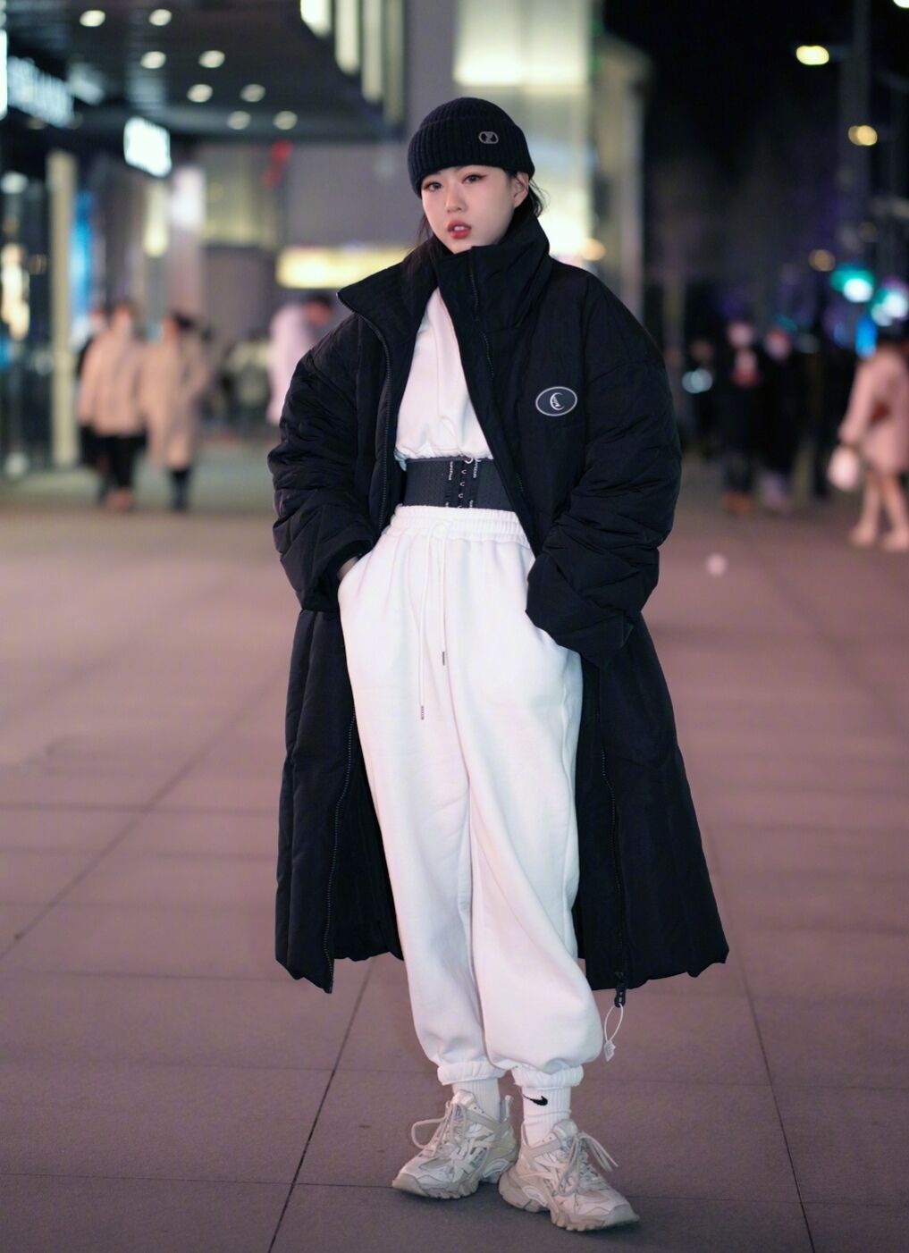 黑色大衣最显气质,黑色大衣比较普遍但越看越耐看