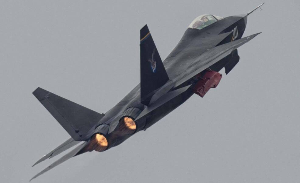 俄五代隐形轰炸机,俄新型五代战机被曝