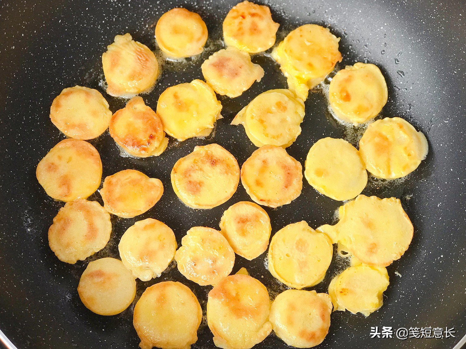 香蕉饼简单摆摊,如何制作香蕉饼不用一滴水一滴油
