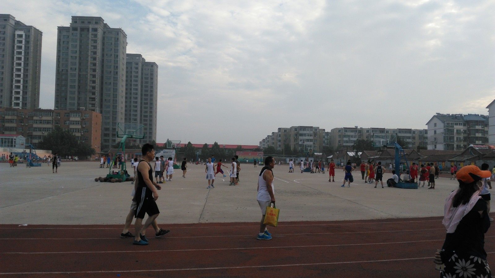 德州新建体育场,五环体育中心改造成专业足球场