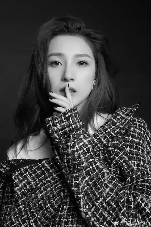 马凡舒首次主持天下足球,央视足球主持马凡舒