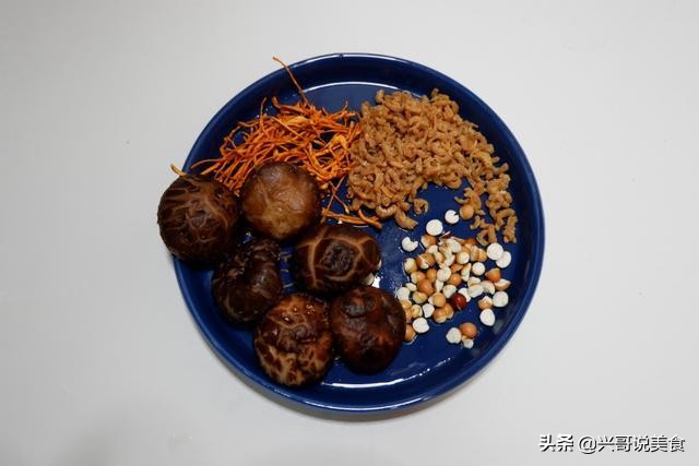 猪大骨熬汤好还是脊骨熬汤好,猪大骨熬的白汤有什么