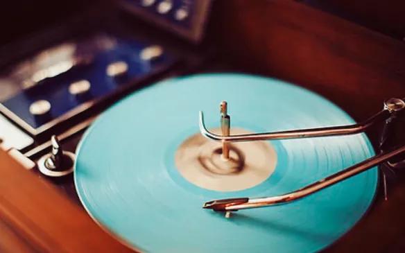 38岁有钱未婚优质女，被婶妈找上门，问要不要过继个孙子给她养老