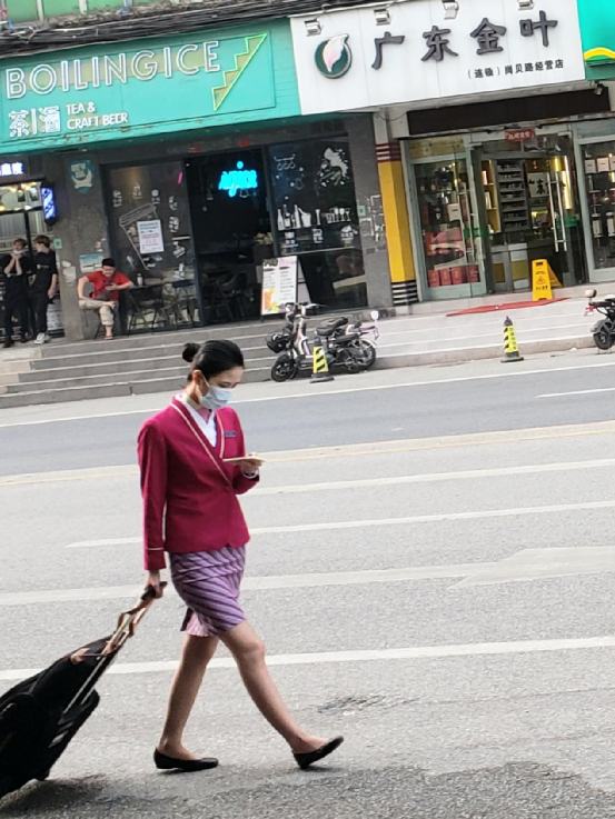 空乘一个人的真实生活,空乘生活到底是什么样子