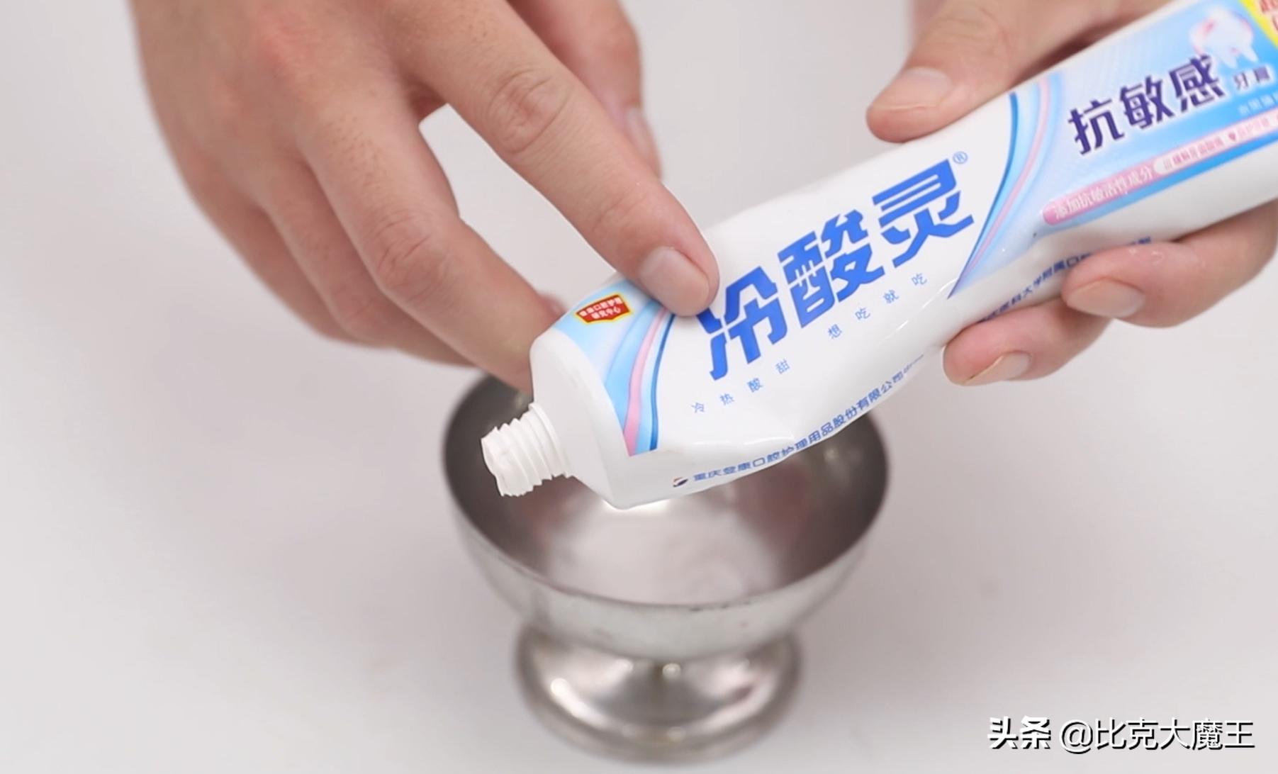 白墙脏了不用重新刷,墙壁上抹一点,简单擦一擦就干净,省力省事