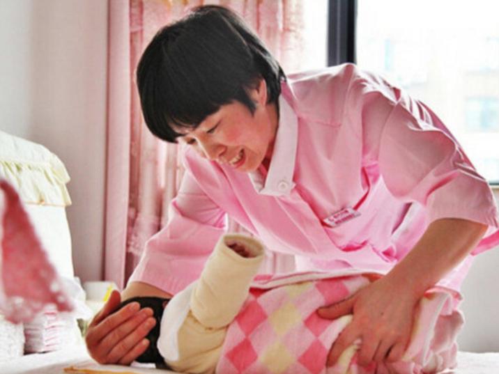 住家家庭老师薪资,做家政的老师一般工资多少