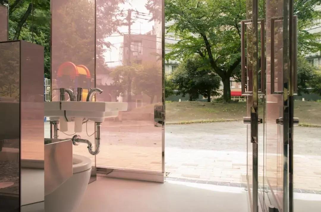 日本新型透明公厕,日本公厕设计