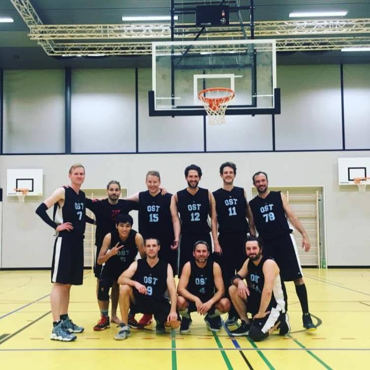 开心*赚网**第一桶金闻鞋就辨真假他是95后F1电竞车队老板