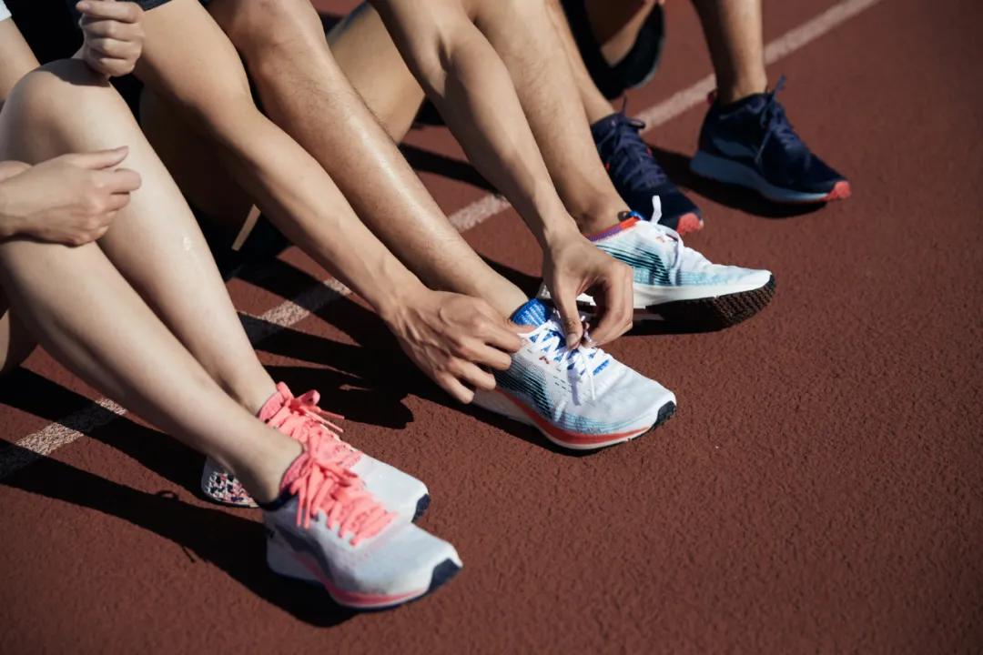 科技颜值跑鞋100到200元,䨻科技李宁跑鞋推荐