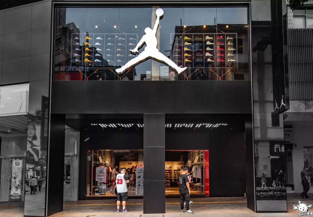 广州最大的AJ旗舰店来了!独栋双层,还有24款限量球鞋...