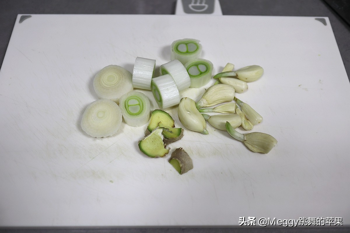 豆腐炖鱼块大锅饭正宗做法,春节炸鱼块炖豆腐