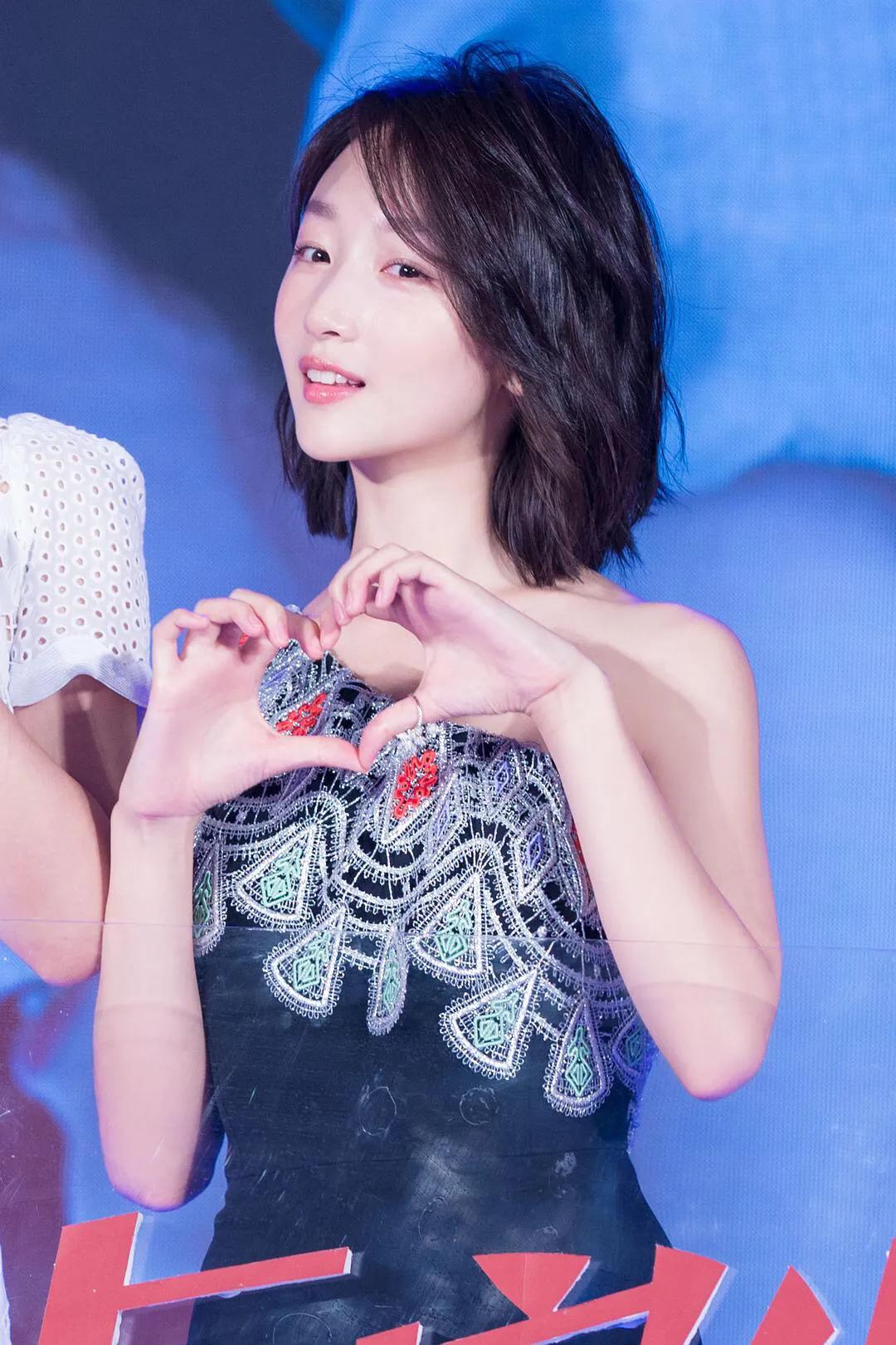 周冬雨过去的小粗腿,小粗腿逆袭