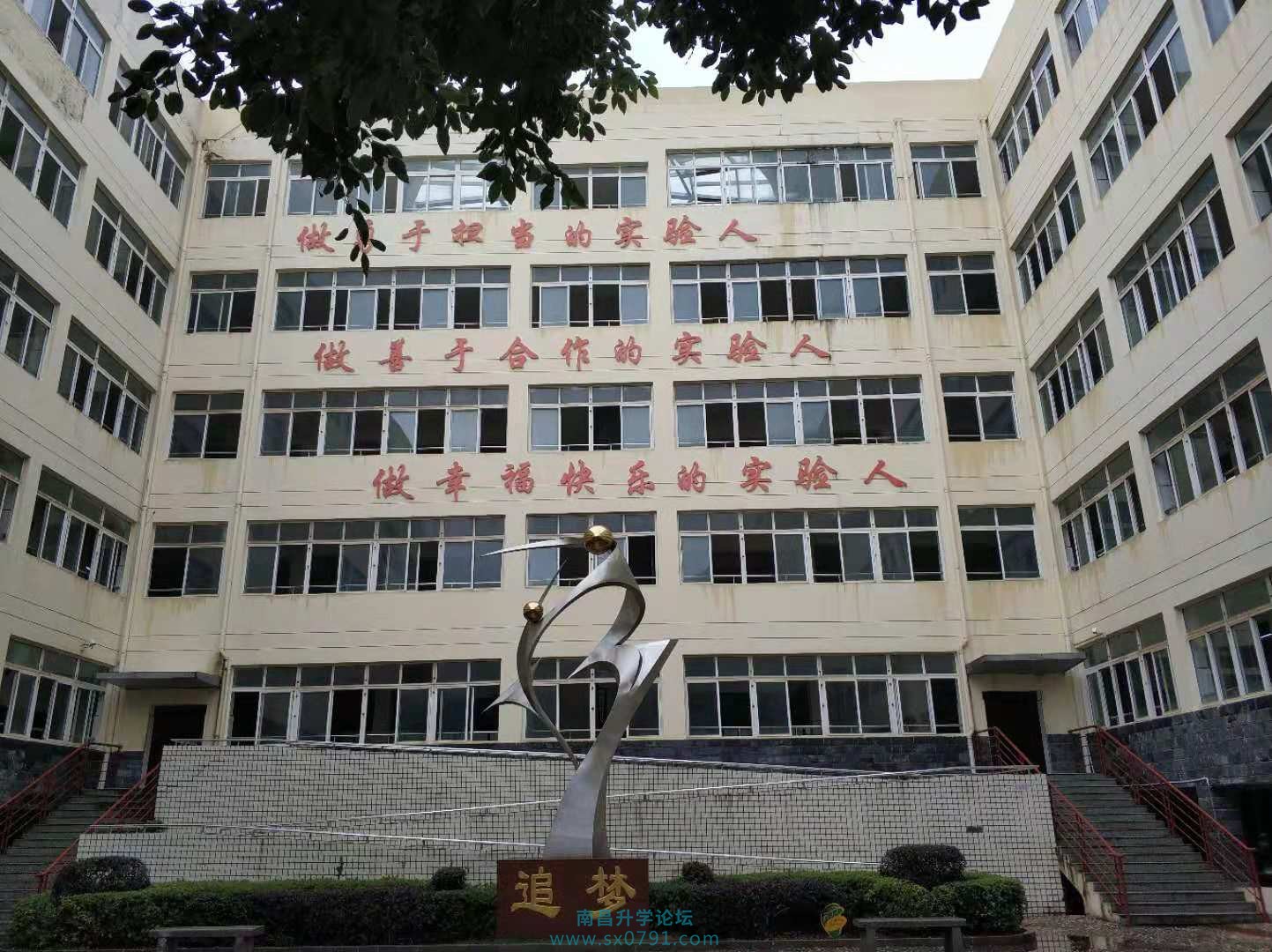 走进校园小学生们的笑容天真烂漫,走进南昌红谷滩新区实验学校