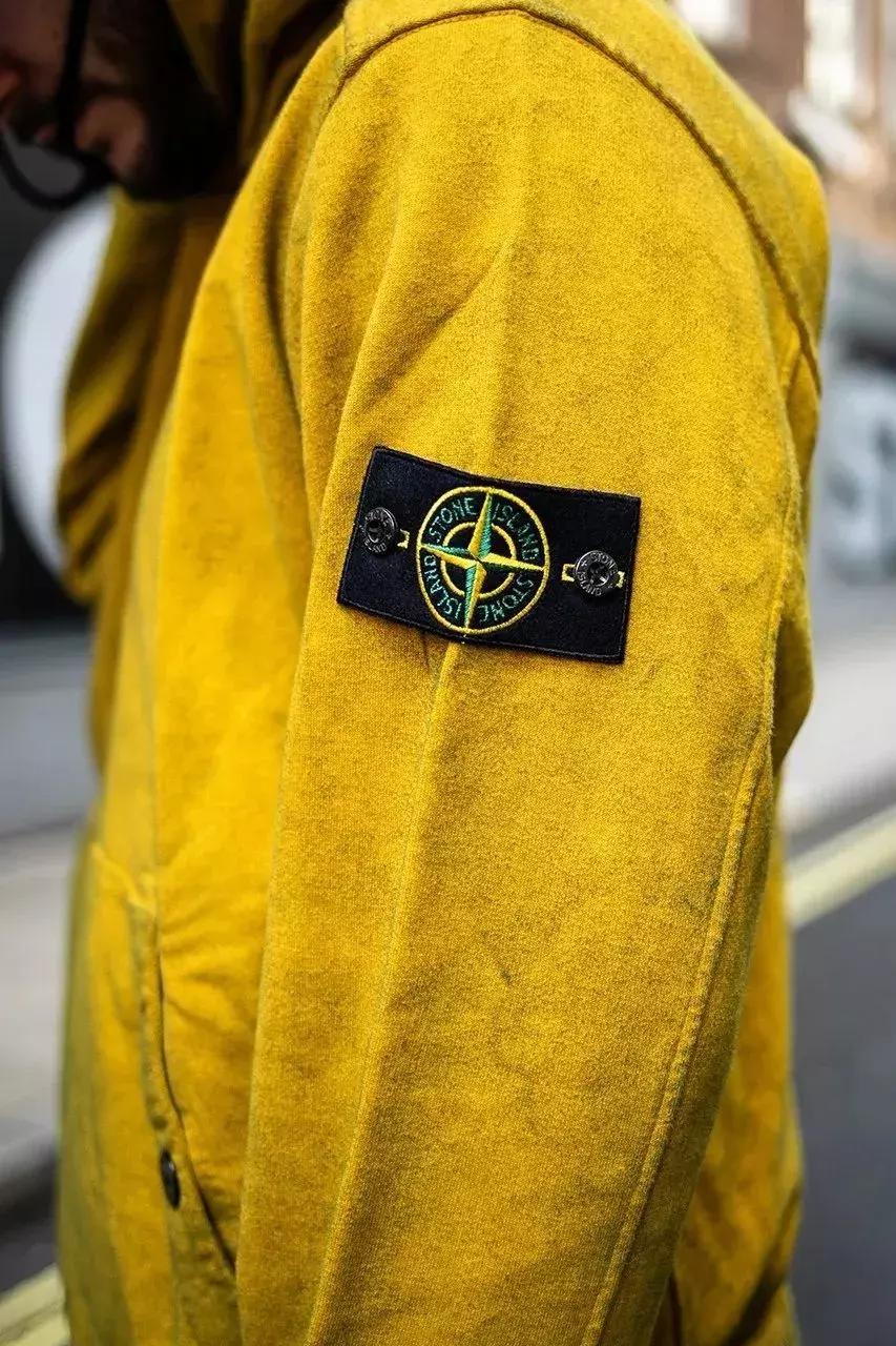 旧风格服装,穿上一件风格不同于以往的衣服