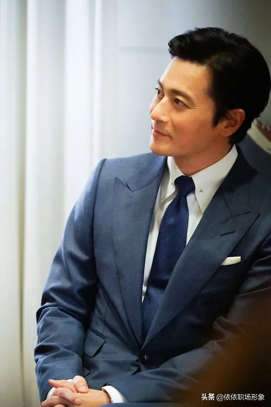 律师的仪式感拍职业照 (律师穿搭职业形象)