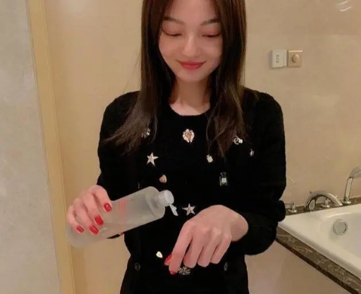 张韶涵推荐的护肤精华,一款很火的化妆水