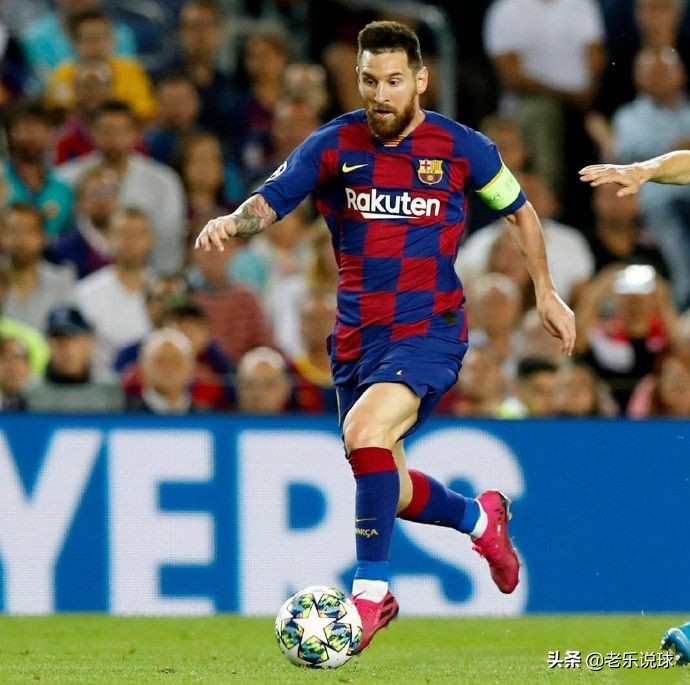 这家伙眼里只有足球，梅西一举动证明，鞋子掉了还在东张西望