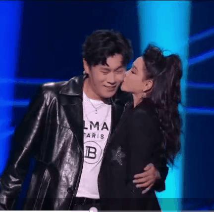 任嘉伦爱奇艺尖叫打台球,爱奇艺尖叫之夜明星打麻将