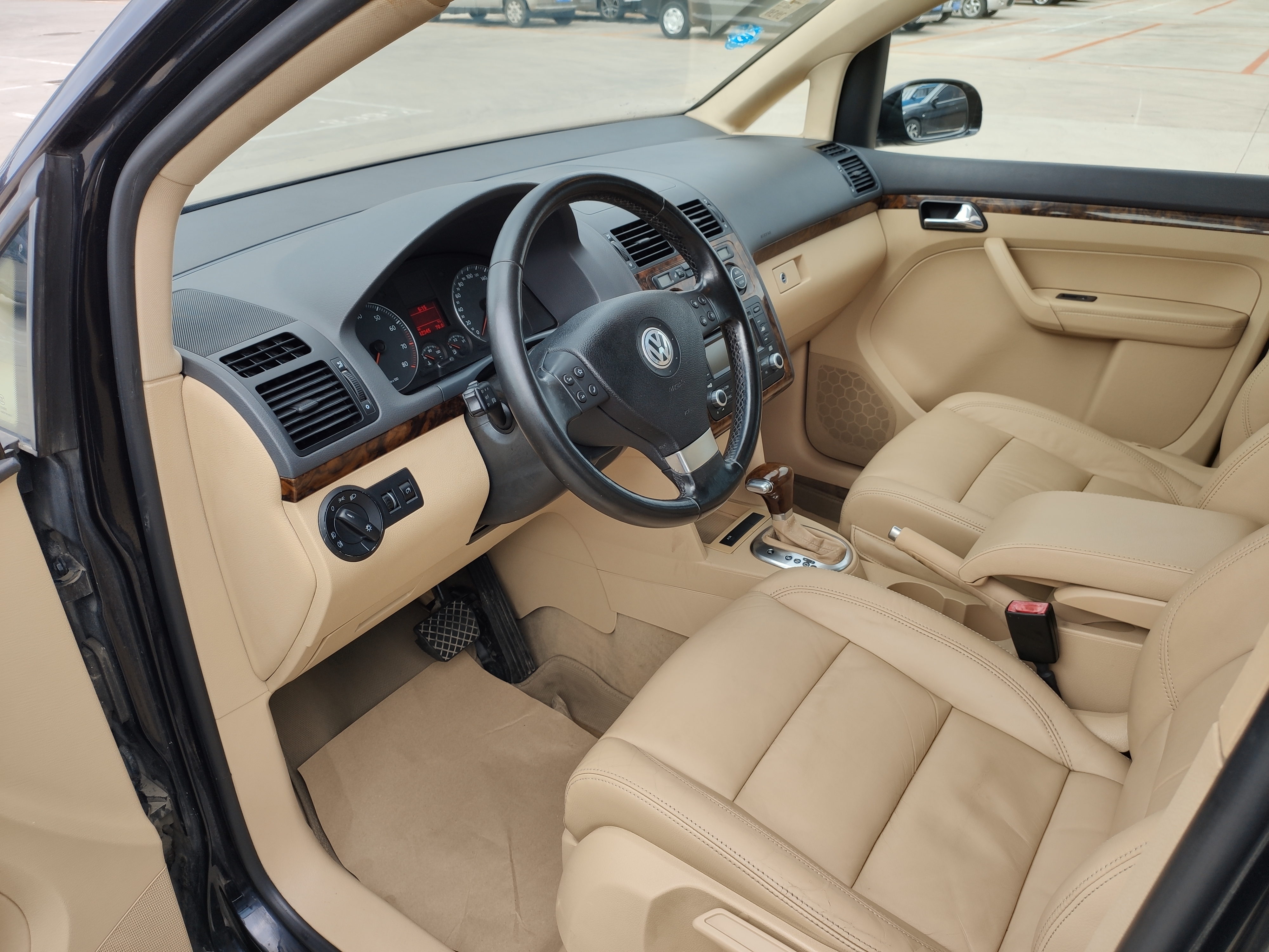 大众途安suv5座二手车,2008款大众途安mpv现在值多少钱