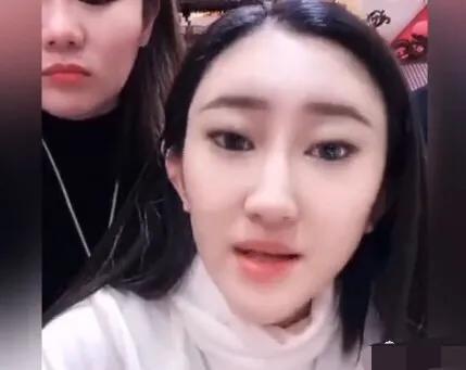 大连冰冰与莹少互撕爆漏照！莹少喊话粉丝全体举报泰迪冰