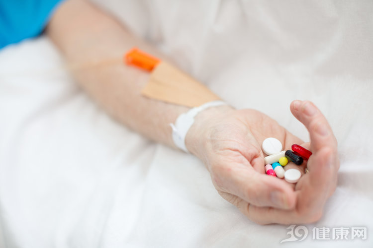 头孢配酒说走就走后续,吃了头孢喝酒后如何正确处理