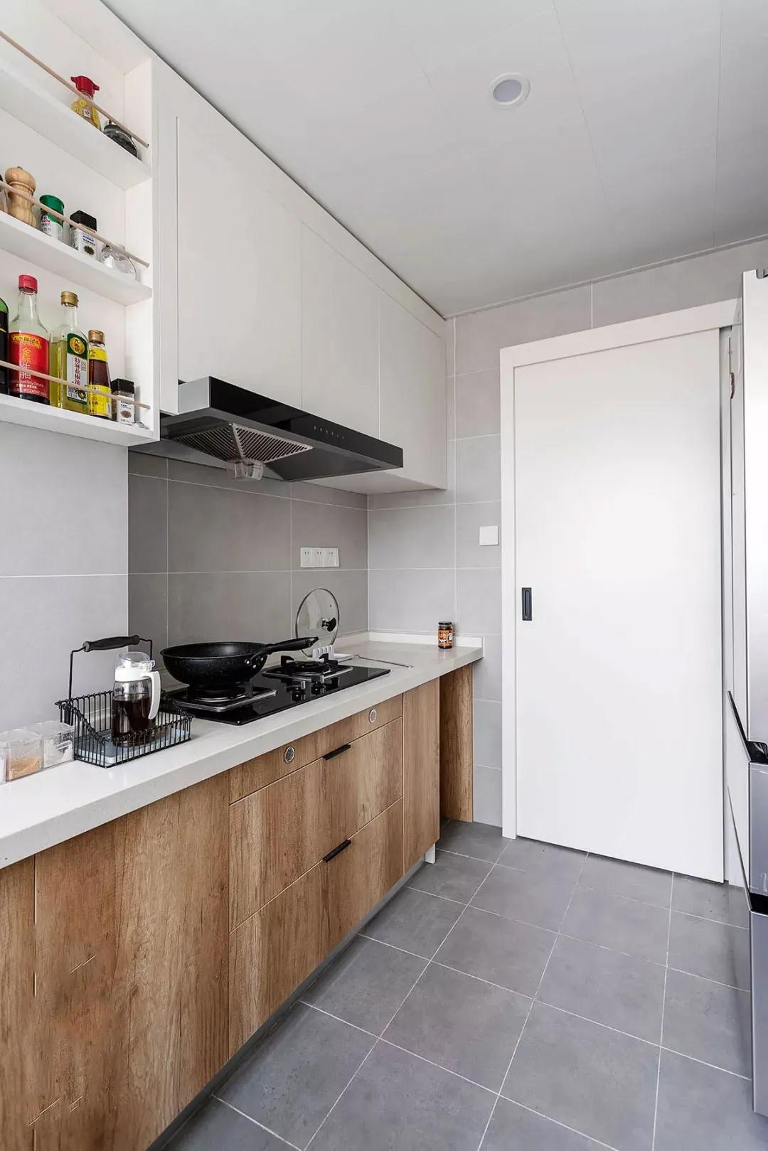 泛黄白墙、陈旧水晶灯统统过时！91㎡二手房用改造证明脱胎换骨