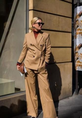 卡其色最佳的搭配,深卡其色的最佳搭配