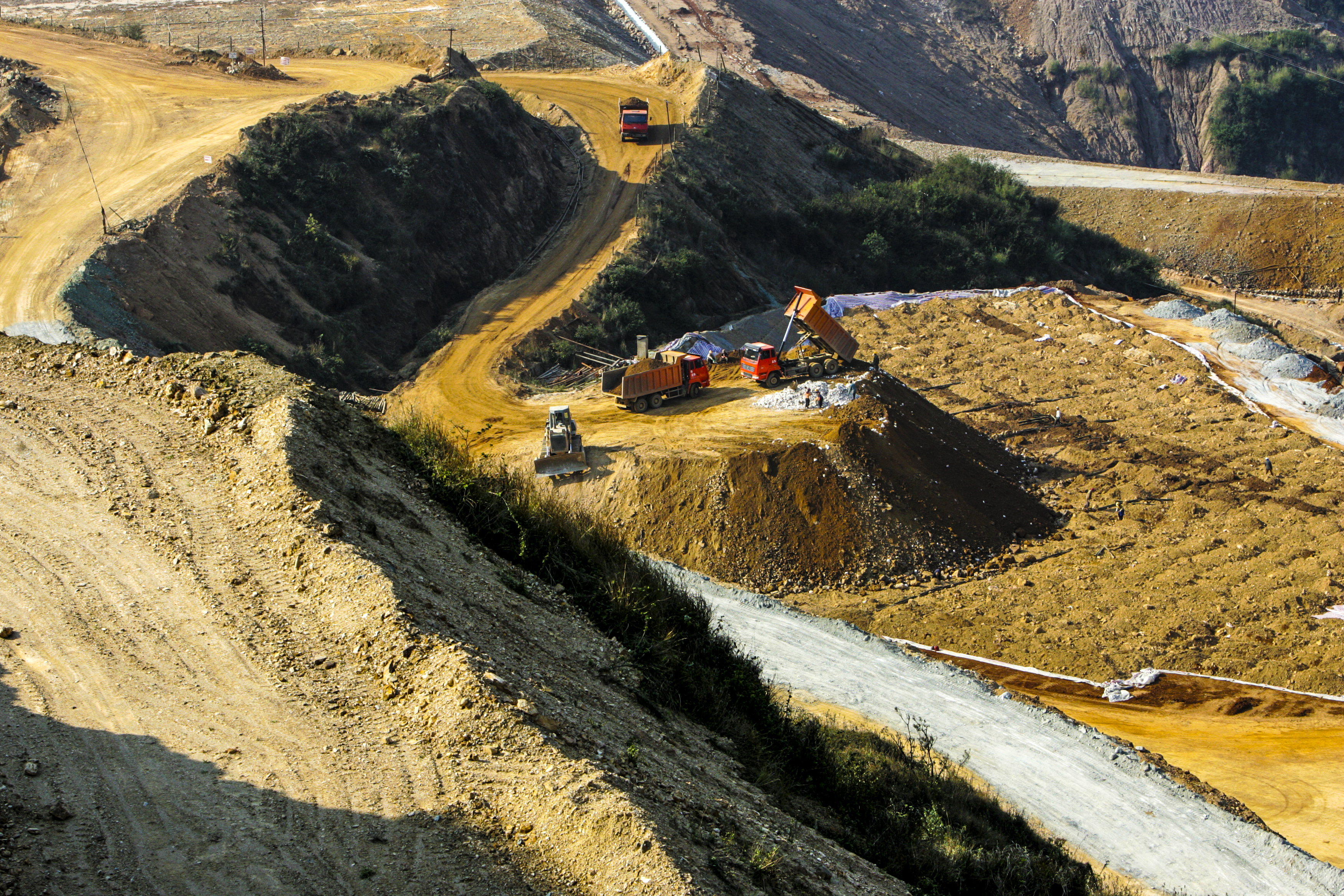 美国说不怕中国*土稀**牌，专家建议禁止出口不友好外企，美国*火军**商有点慌