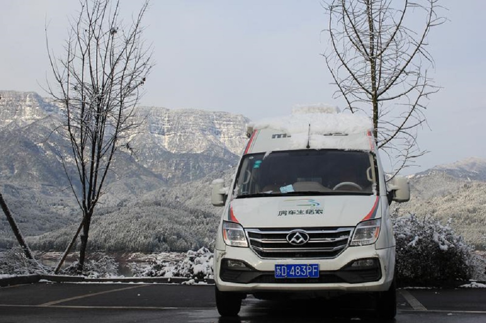 大通2.5t柴油c型房车动力,上汽大通v80柴油13.98万房车