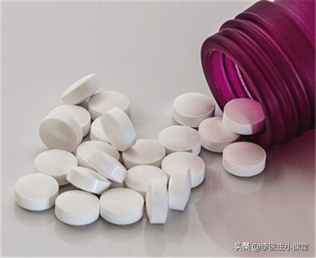 医生推荐一个动作根治痛风,治疗痛风不要只盯着尿酸看