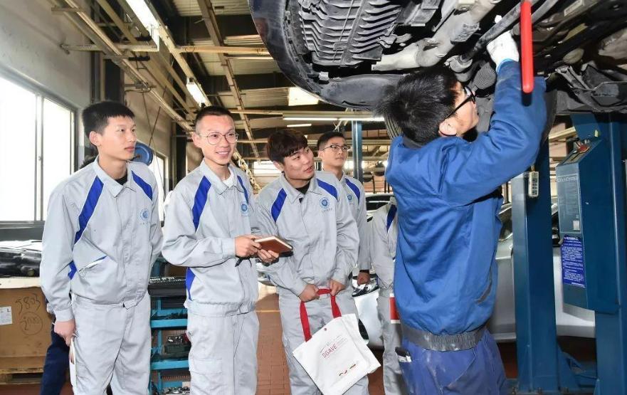 专科小清华是哪所学校毕业的,专科里的小清华考多少分就能报