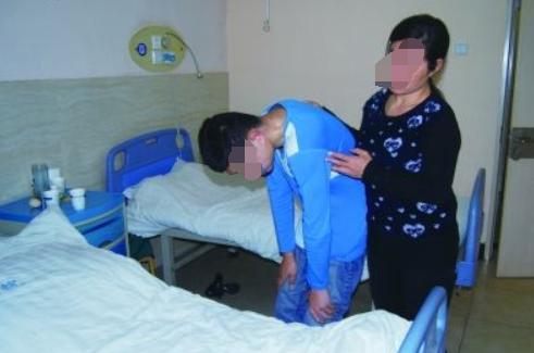 强直性脊柱炎严重的后果,儿童强直性脊柱炎早期最典型症状