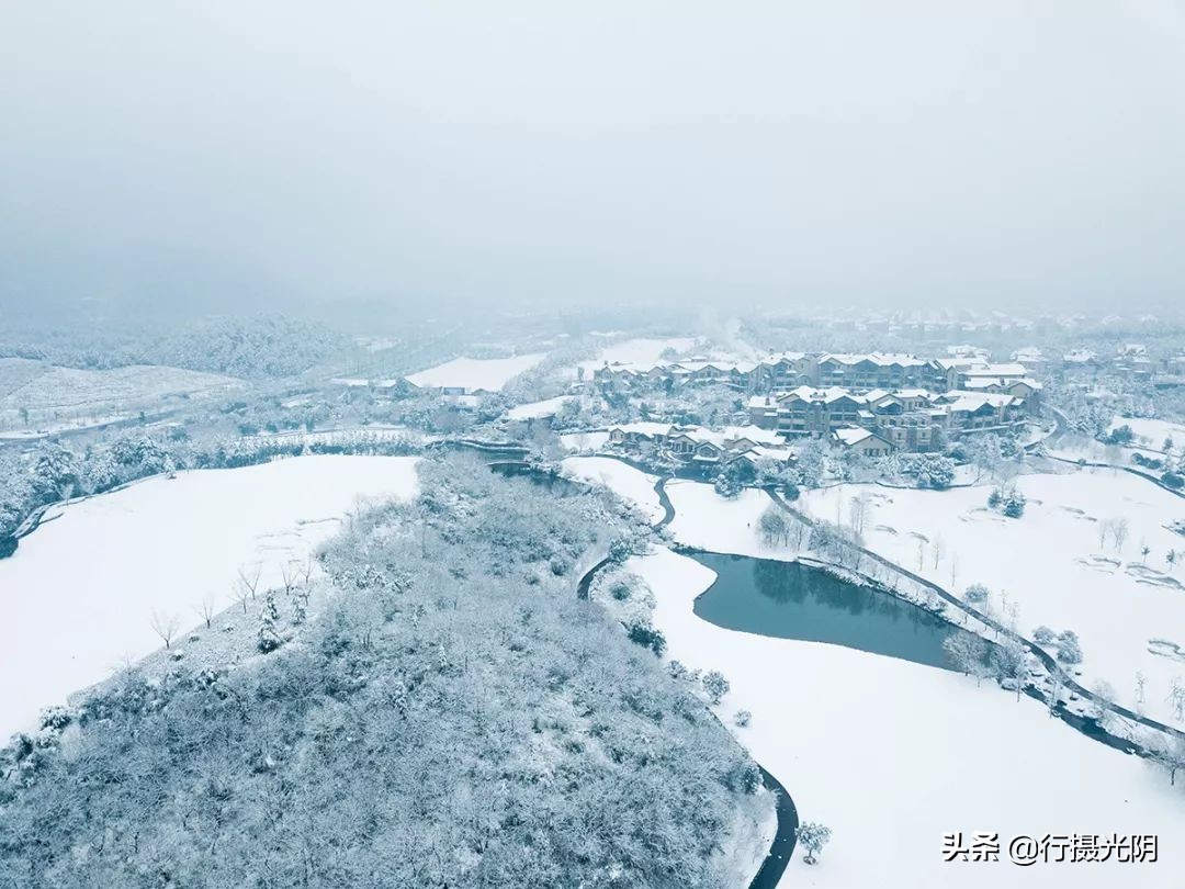 安吉民宿下雪的视频,安吉城堡酒店